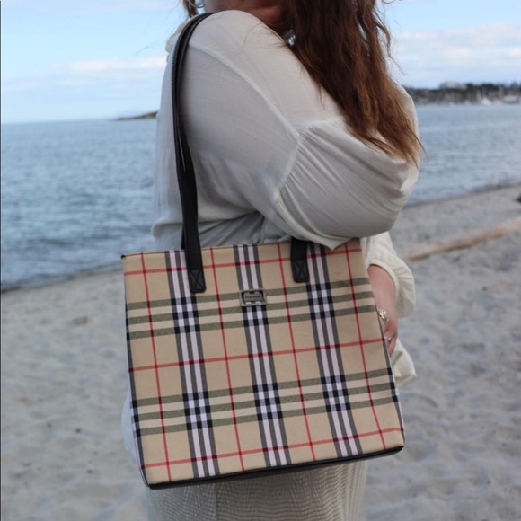 Authentic Burberry Nova Check Tote - Picture 3 of 3